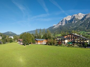 Romantischer Winterzauber mit 4 Pfoten im 4* Hotel Almfrieden