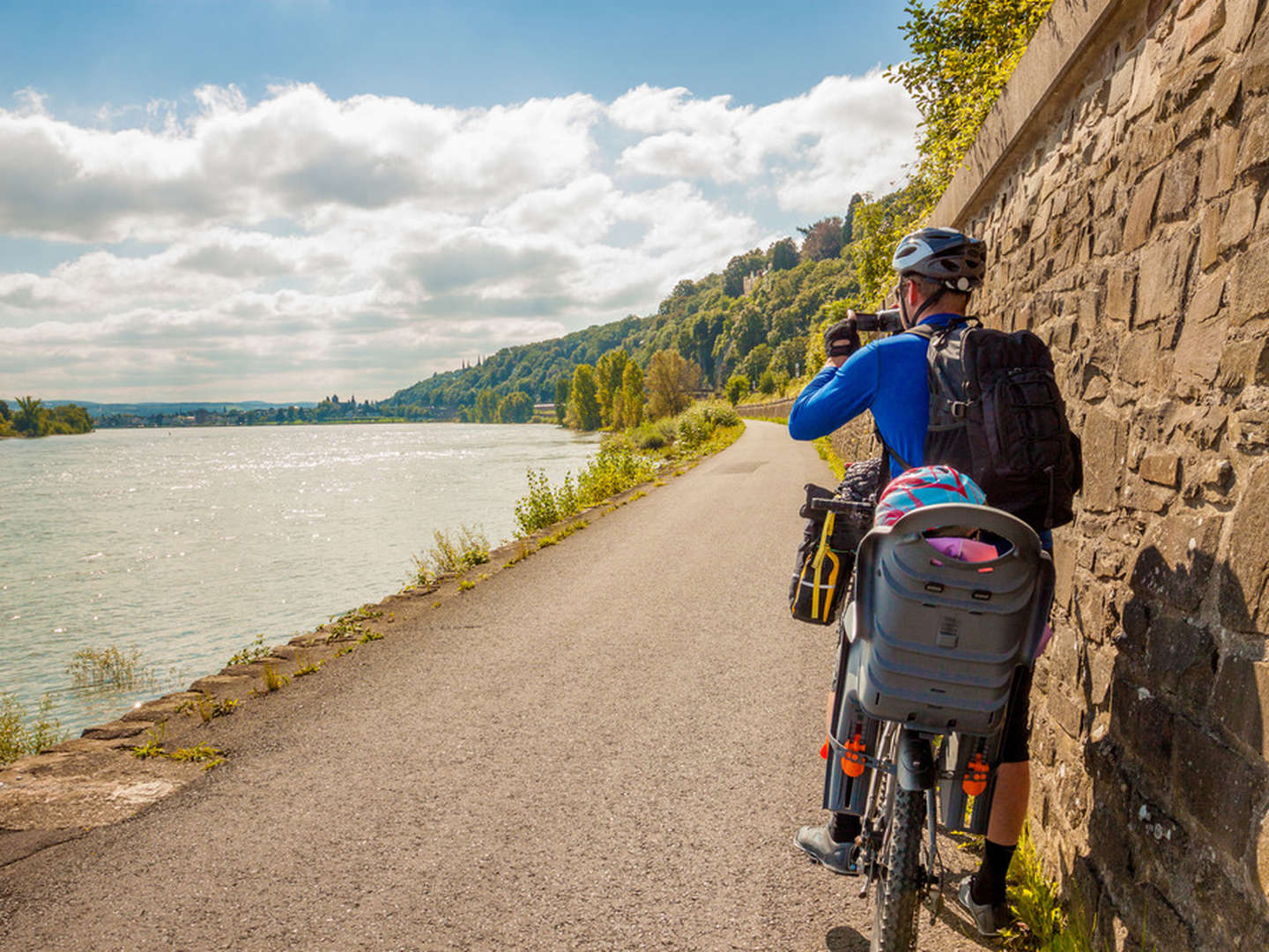 Entlang am Rhein: E-Bike Ausflug auf dem Rheinradweg