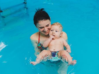 Babyschwimmen mit der Erfolgsmarke First Flow | 5 Nächte