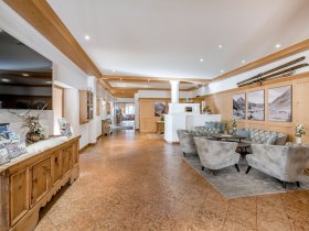 Sonnenskilauf in Galtür - Winter in den Tiroler Bergen