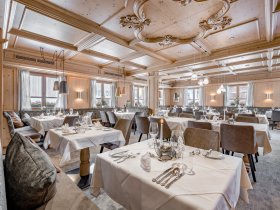 Sonnenskilauf in Galtür - Winter in den Tiroler Bergen