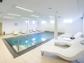 Sonnenskilauf in Galtür - Winter in den Tiroler Bergen