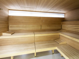 Sonnenskilauf in Galtür - Winter in den Tiroler Bergen