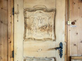 Sonnenskilauf in Galtür - Winter in den Tiroler Bergen