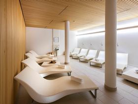 Sonnenskilauf in Galtür - Winter in den Tiroler Bergen