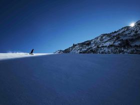 Sonnenskilauf in Galtür - Winter in den Tiroler Bergen