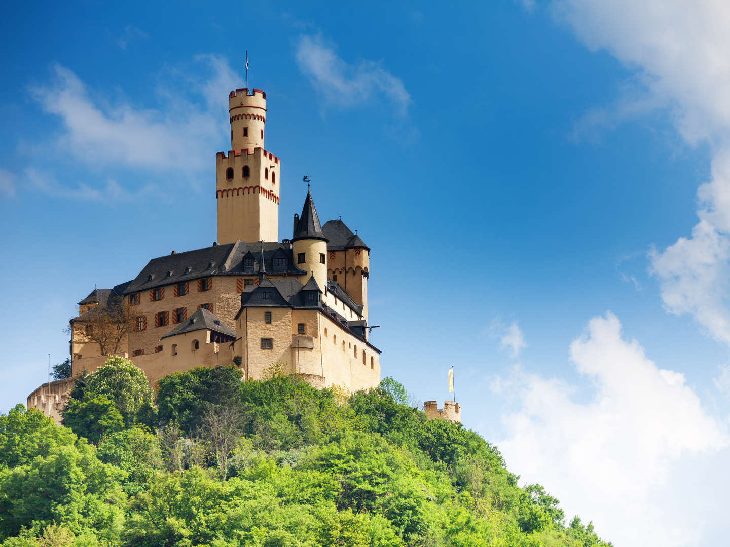 Wandern auf den Spuren der Ritter und Römer entlang von Rhein & Mosel