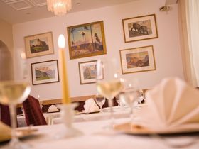 Frühlingsbaden am Montiggler See im Süden Südtirol  