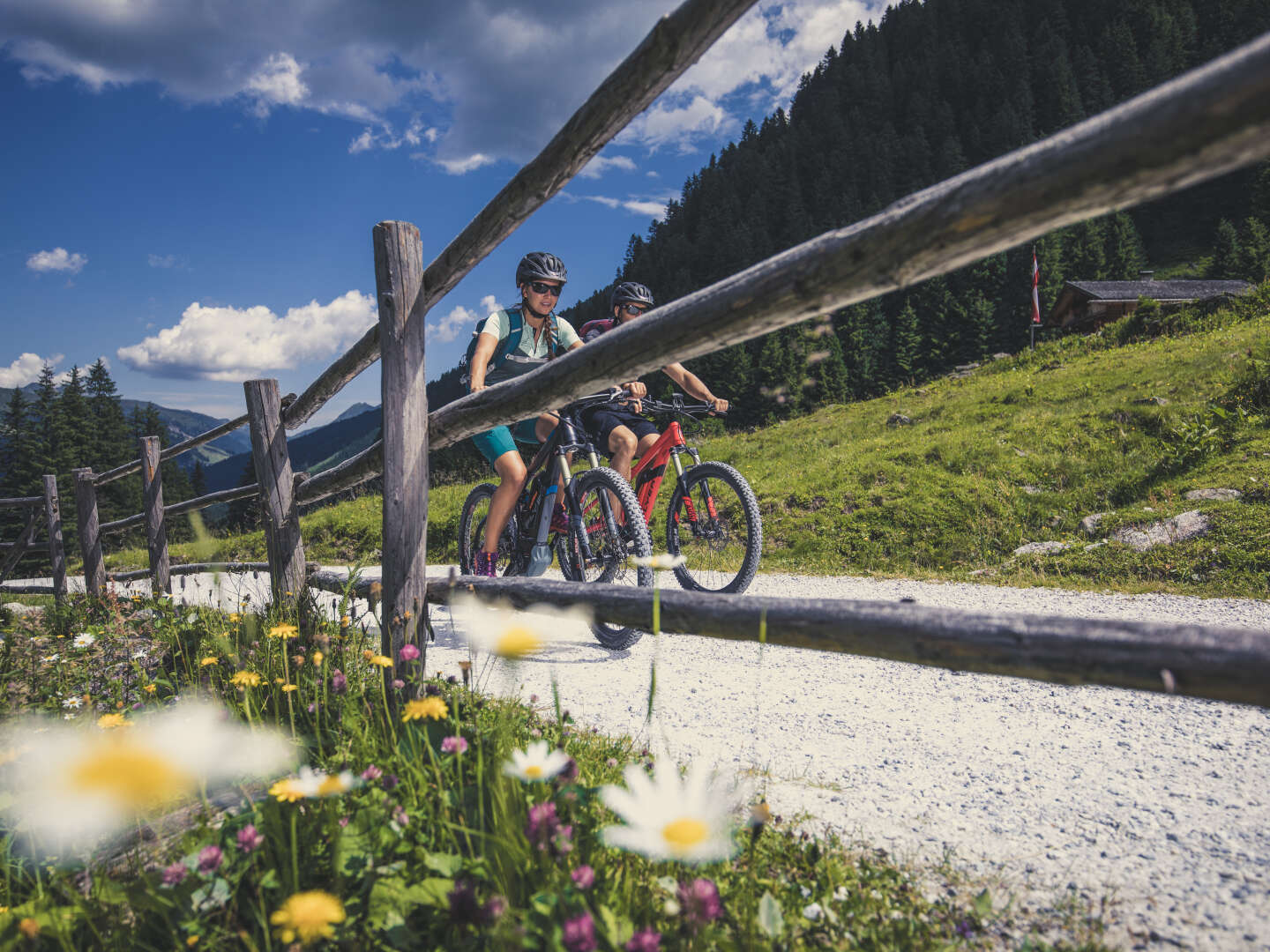 Urlaub in den Bergen in den Zillertaler Alpen inkl. Bergbahn | 4 Nächte