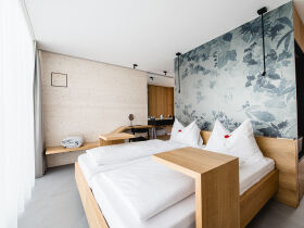 Exklusiver Rückzugsort: Luxuslodge & VIP-Thermentag im Einklang | 5 Nächte