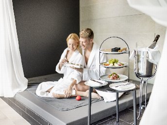 Exklusiver Rückzugsort: Luxuslodge & VIP-Thermentag im Einklang | 7 Nächte
