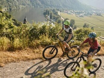 8 Tage Aktivurlaub: Entspannung am Flussufer der Mosel und Verwöhnzeit in der Vulkaneifel Therme