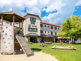 Zweisamkeit am See – Ihre Auszeit im JUFA Hotel Maria Lankowitz I 3 Tage