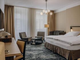 Urlaub in Karlsbad: Stadtführung und Thermalbad