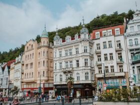 Urlaub in Karlsbad: Stadtführung und Thermalbad