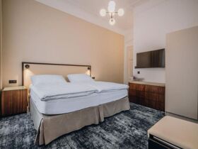 Urlaub in Karlsbad: Stadtführung und Thermalbad