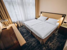 Urlaub in Karlsbad: Stadtführung und Thermalbad