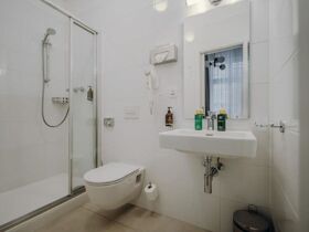 Urlaub in Karlsbad: Stadtführung und Thermalbad