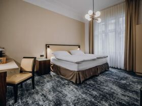 Urlaub in Karlsbad: Stadtführung und Thermalbad