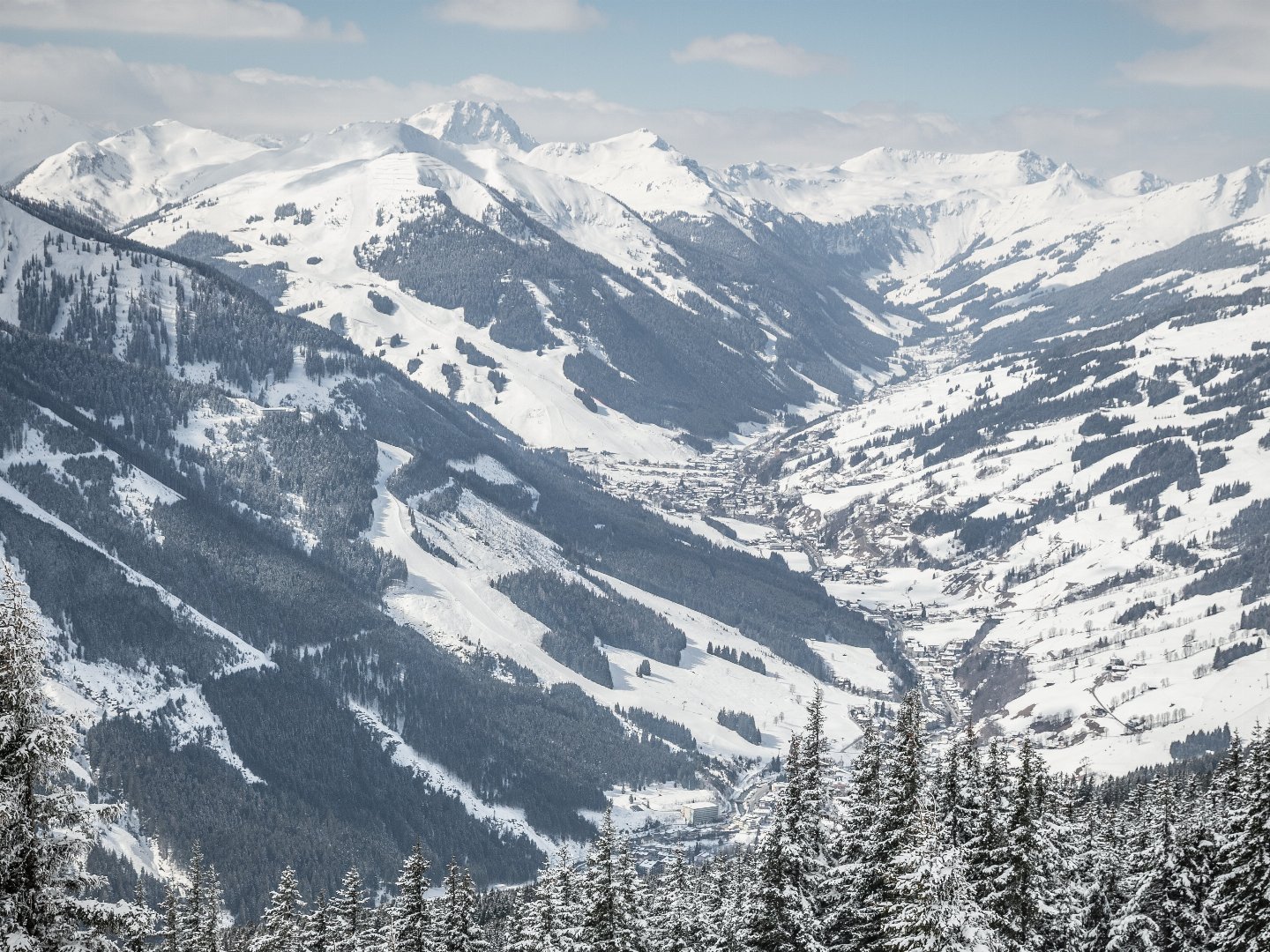 Luxus Auszeit in Saalbach auf 120m² mit höchsten Wohnkomfort    2