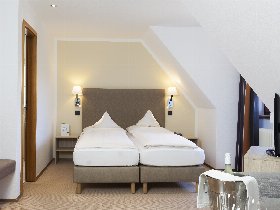 4 Tage Bodensee zum Kennenlernen im Romantik Hotel inkl. Vier-Gang-Menü & Blumeninsel Mainau