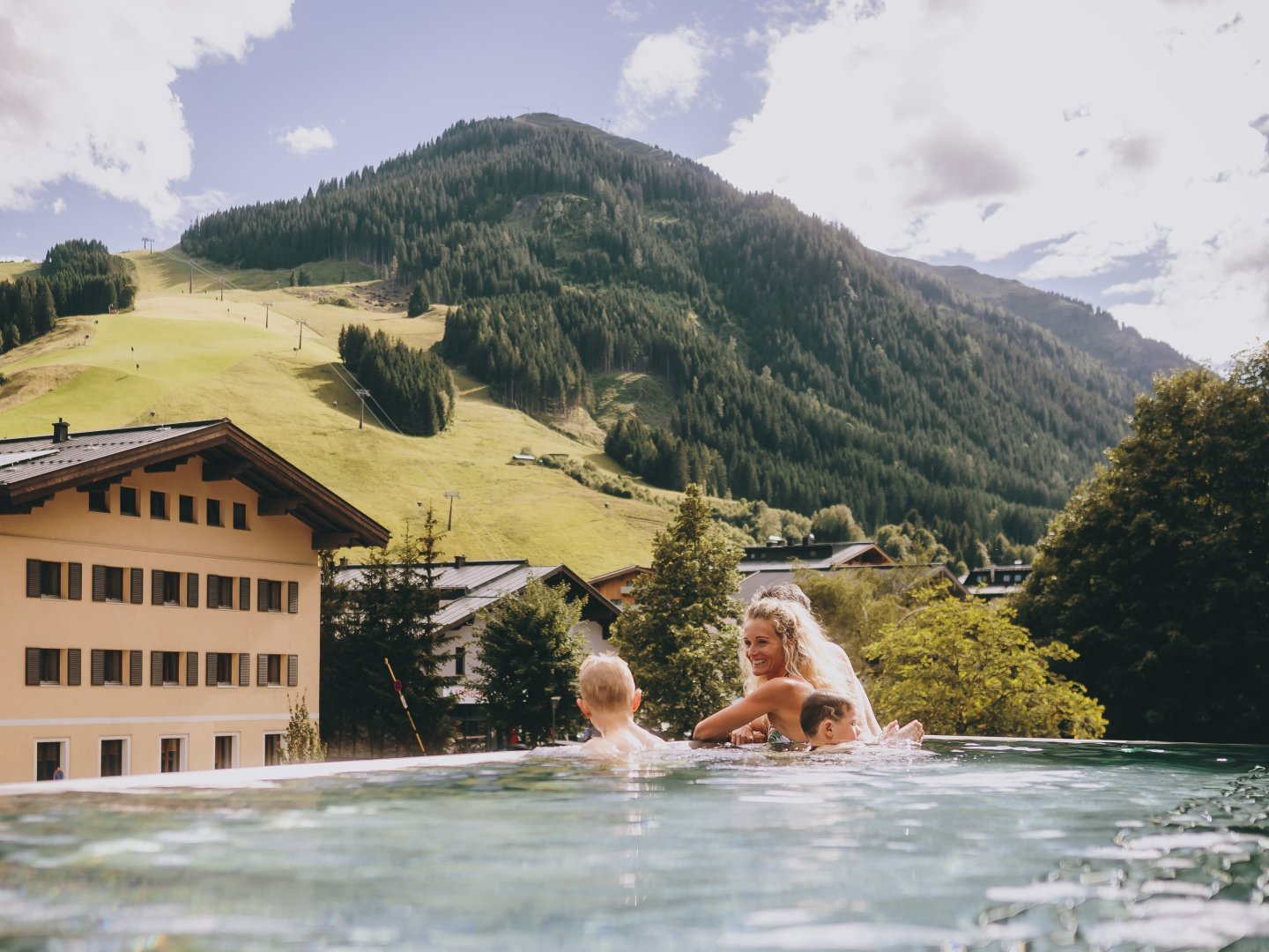 Up- & Downhill Package in Hinterglemm inkl. SPA Momente, Pool & Joker Card | 5 Nächte