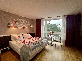 Valentinstag im JUFA Hotel Königswinter – Romantische Auszeit zu zweit am Rhein